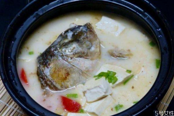 草鱼头汤怎么做好吃 草鱼头汤的简单做法