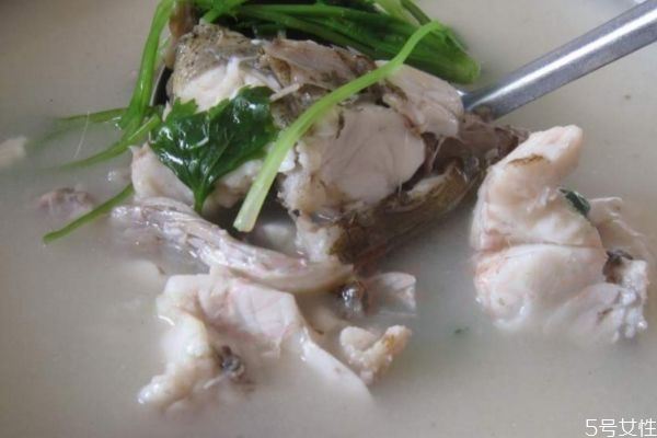 草鱼头汤怎么做好吃 草鱼头汤的简单做法