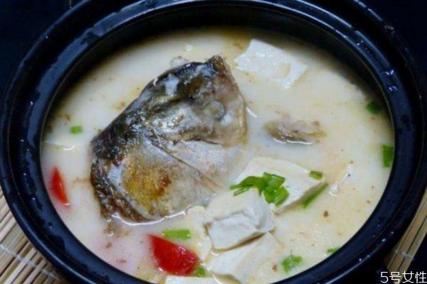 如何制作简单的草鱼头汤吃法
