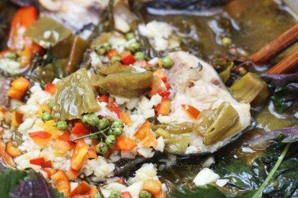 如何做出美味的酸菜鱼头汤吃法