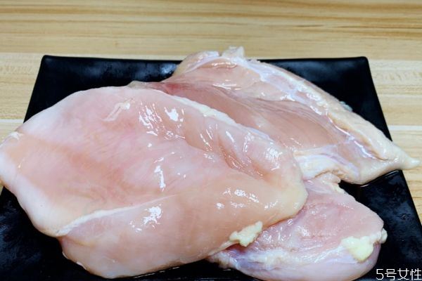 如何做一个简单的吃鸡胸肉的方法