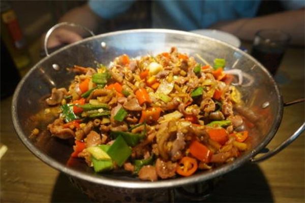 干锅鸡杂的做法 干锅鸡杂用什么配菜比较好