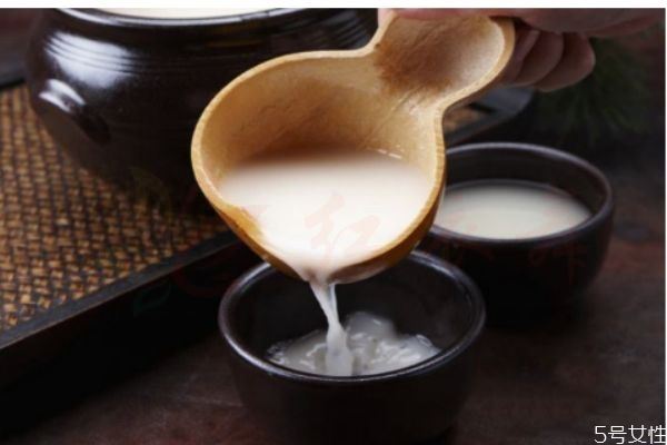 如何制作米酒一种简单的制作米酒的方法