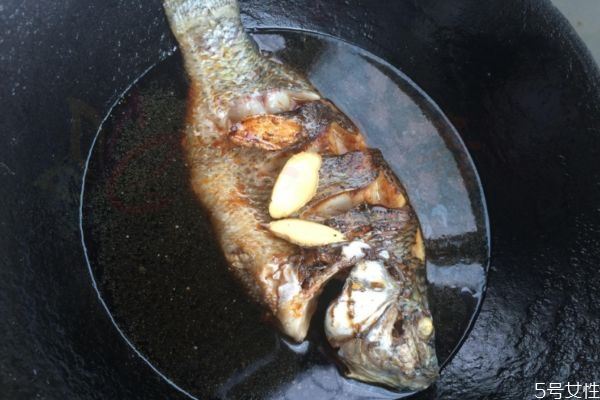 为什么煎鱼会粘锅 造成煎鱼粘锅的原因