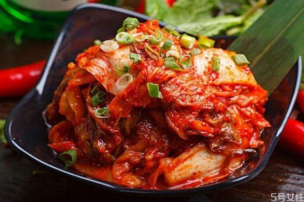 韩国的泡菜都是怎么做的呢 韩国泡菜用的什么菜呢