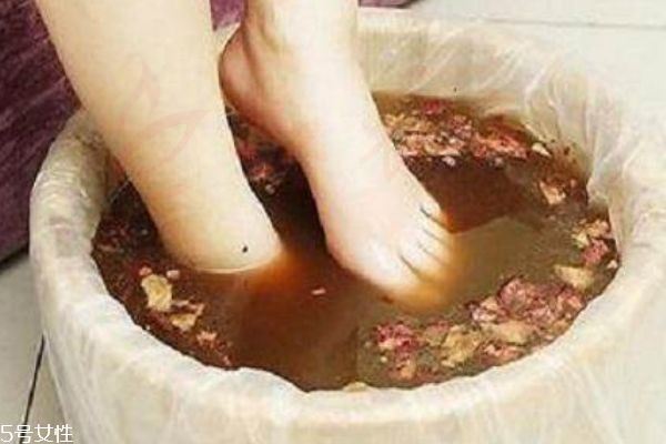 茶叶水泡脚能去脚臭吗 茶叶泡脚的正确方法