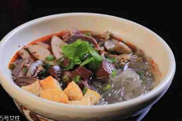 鸭血粉丝汤怎么做好吃呢 鸭血粉丝汤是哪个地方的特产呢