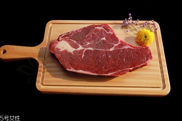 上脑牛排是富含脂肪的牛肉背
