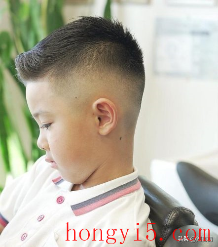 男孩子发型(男孩帅气发型图片)插图1