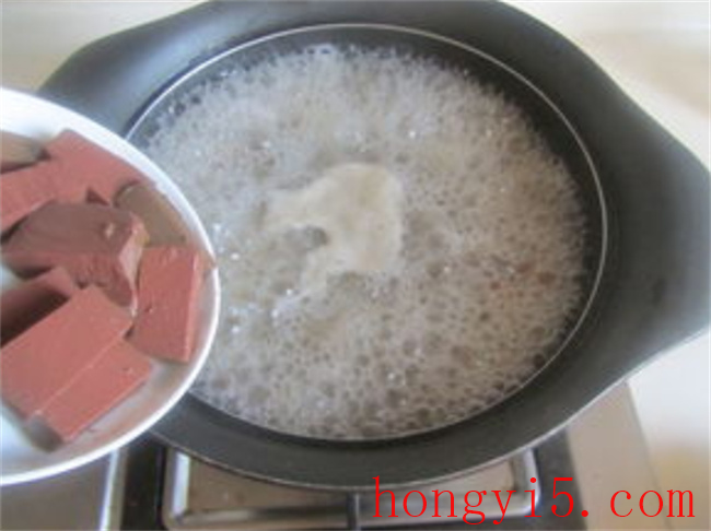 鸭血粉丝汤的做法 鸭血粉丝汤的做法和配