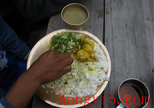 印度人为什么用手抓饭吃(印度人为什么用手抓饭)插图1