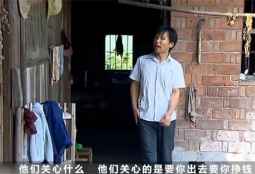 37岁四川博士生在家啃老，父亲痛心，博士生：我啃老是有原因的