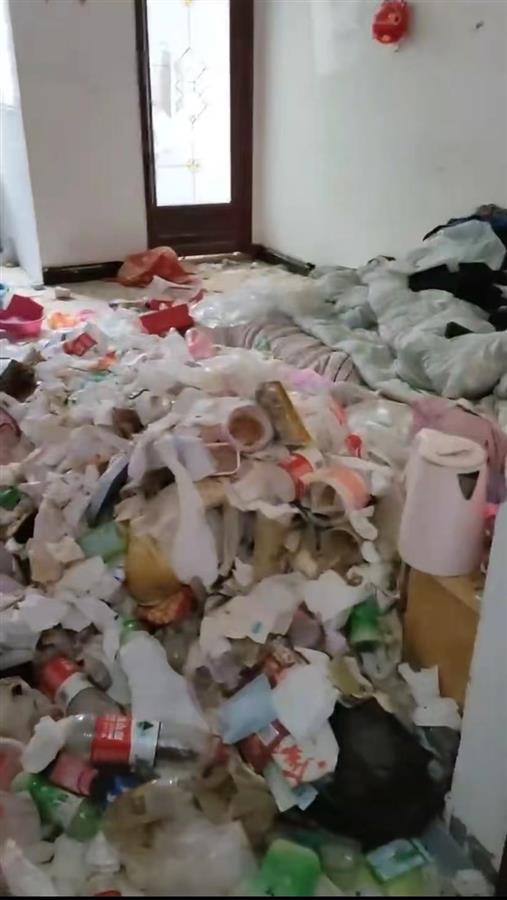 郑州一出租屋内垃圾堆成小山，知情人：租客是一20多岁女子