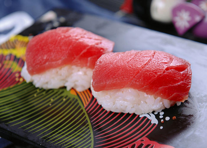寿司的做法大全 金枪鱼肉松绿茶水果