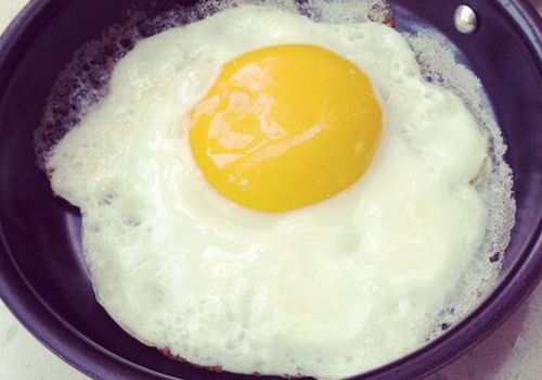 荷包蛋是煮的还是煎的 为什么发黑