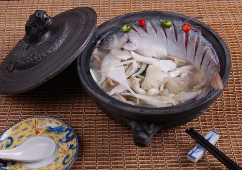 砂锅雅鱼是哪里的特色美食    怎么做好吃