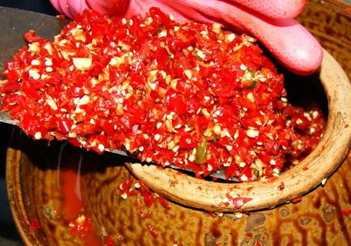 贵州糟辣椒怎么做 放菜油的作用