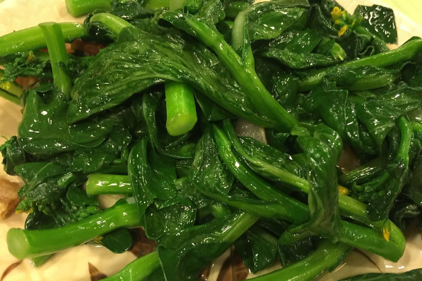 炒青菜和煮青菜哪种更健康，炒青菜技巧