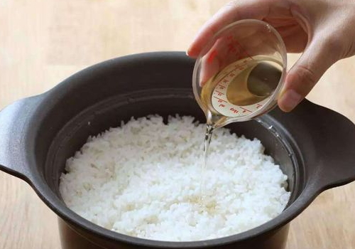 米饭夹生是什么原因 怎么弄熟