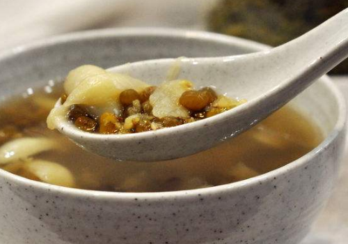 绿豆汤可以去湿疹吗 和葡萄能一起吃吗