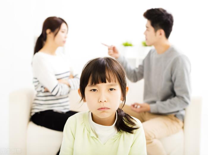 夫妻之间两个孩子离婚怎么分（如何争取