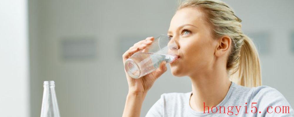 喝水注意什么 喝水注意事项 如何正确喝水
